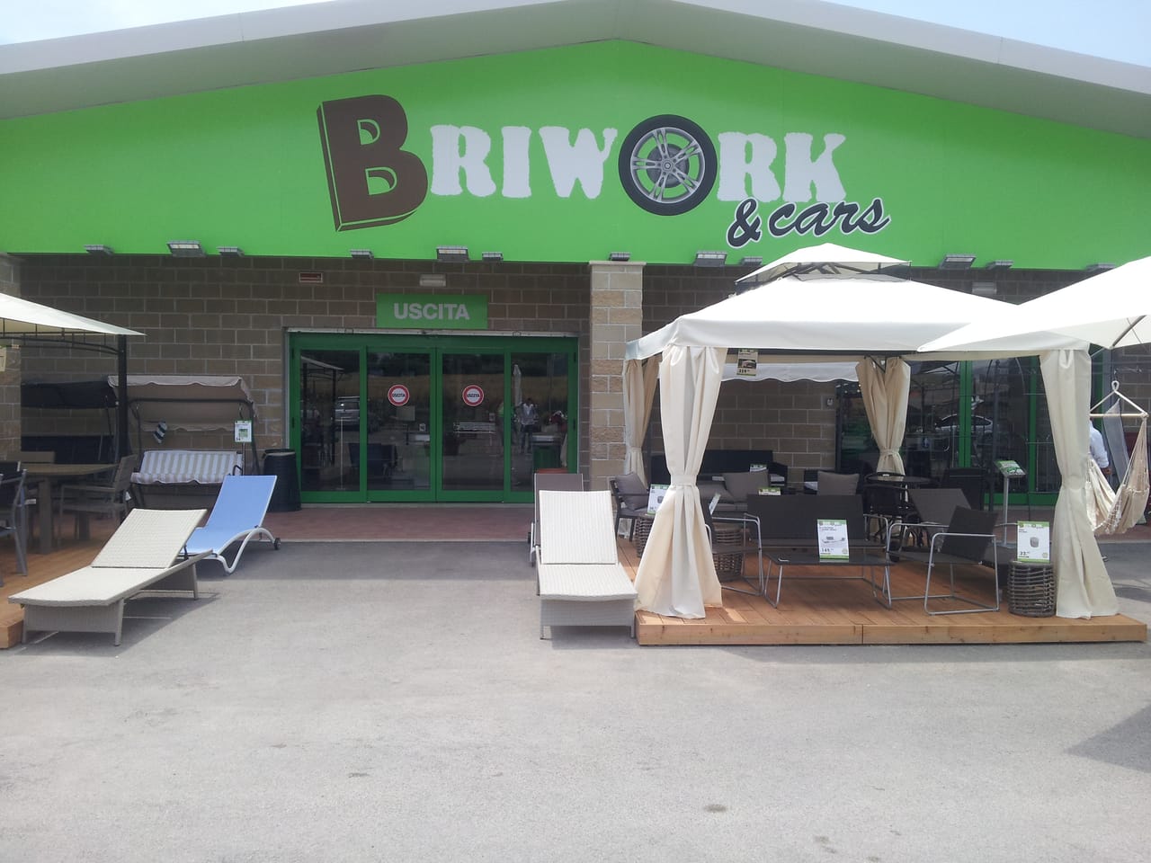 Apre il primo negozio a insegna BriWork&amp;Cars