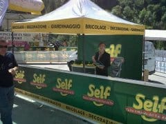 Self salta in sella!
