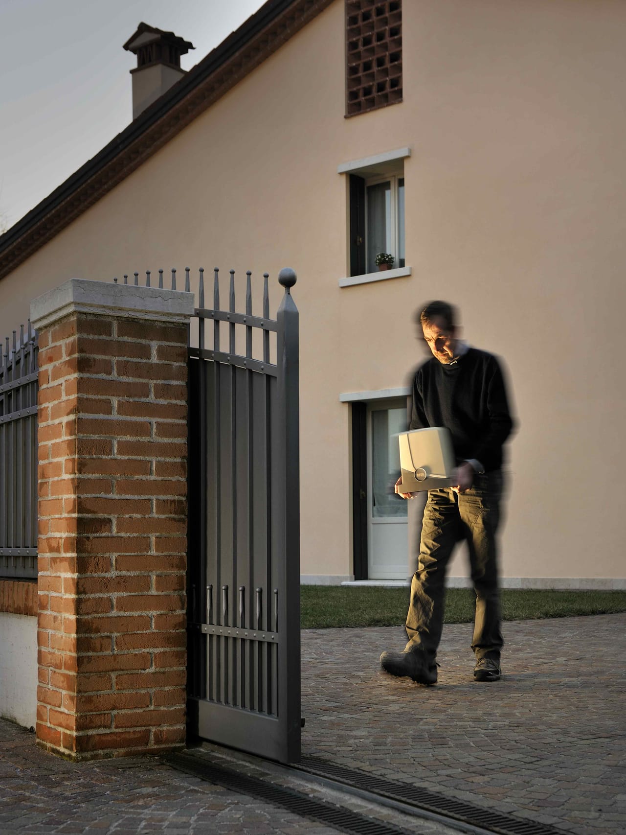 BYOU: l'automazione per cancelli entra in ferramenta