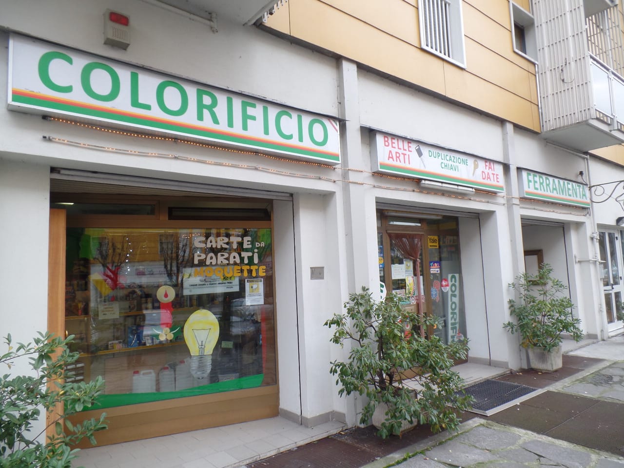 A.A.A. vendesi colorificio!