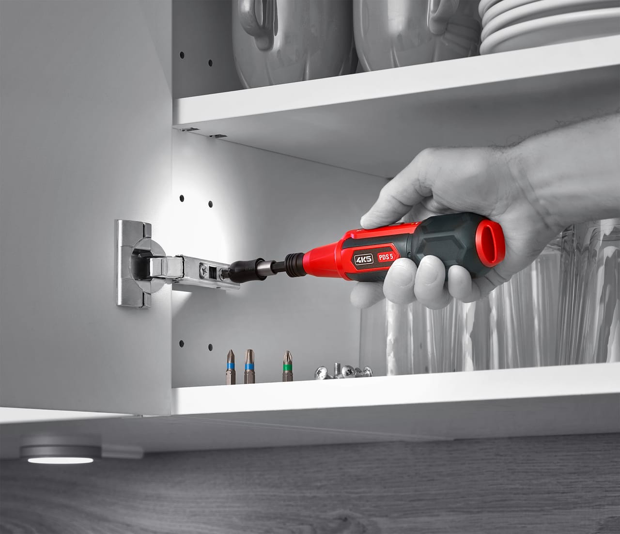 Avvitatore elettrico con set di punte