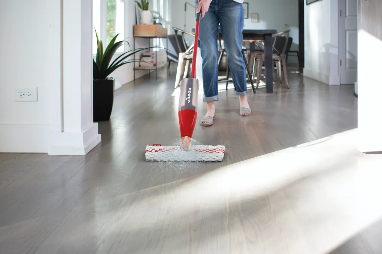 Pavimenti perfetti con 1-2 Spray Max