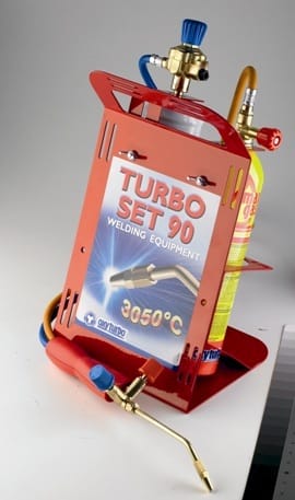 Da Oxyturbo i più piccoli kit per la saldatura a gas 3
