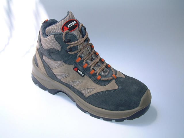 Astra: scarpe leggere e a prova di perforazione 2