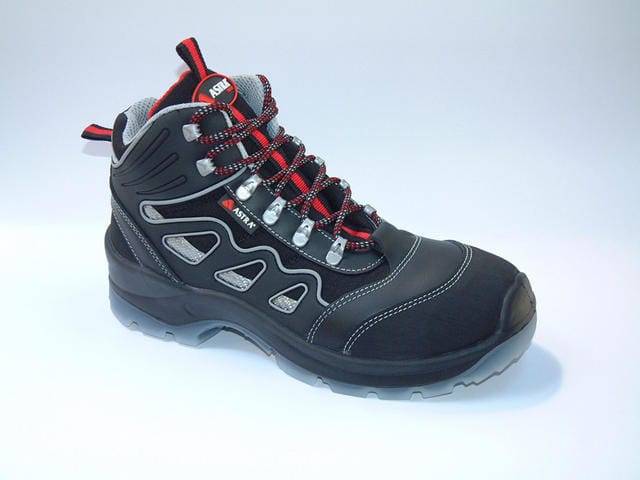 Astra: scarpe leggere e a prova di perforazione 3