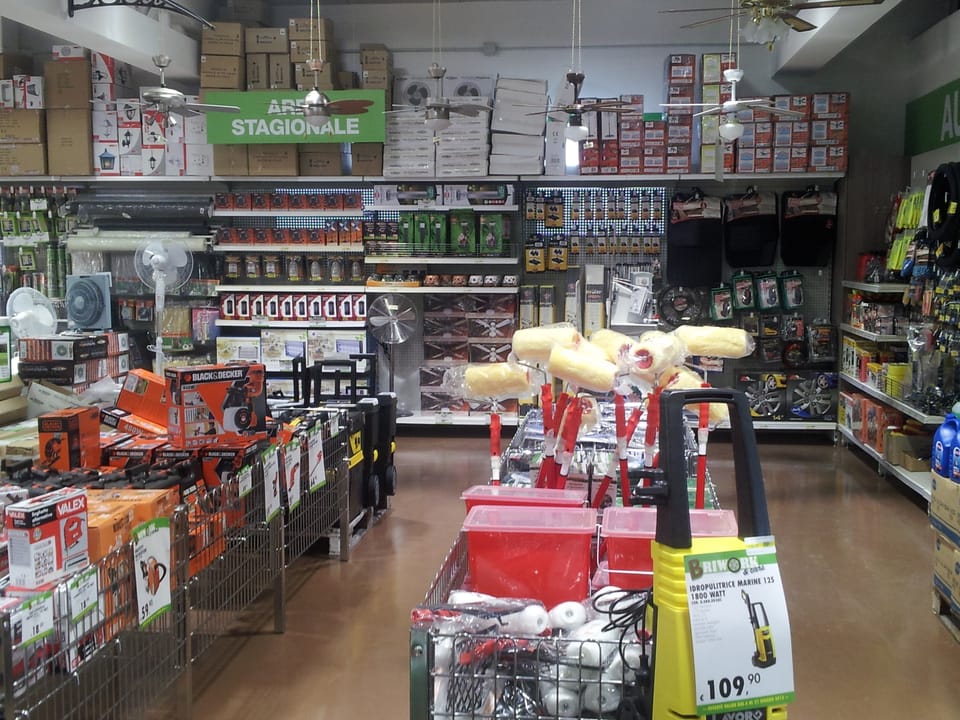 Apre il primo negozio a insegna BriWork&amp;Cars 4