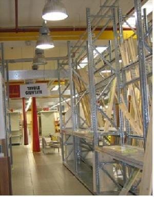 Centro bricolage vende attrezzature 16