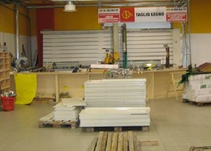 Centro bricolage vende attrezzature 8