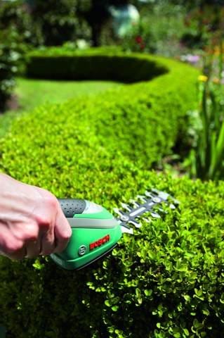 Entra in giardino la nuova generazione di elettroutensili Isio Bosch 6