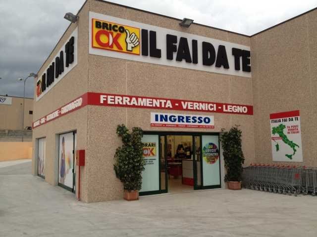 Un’isola di offerte Brico Ok a La Maddalena 2