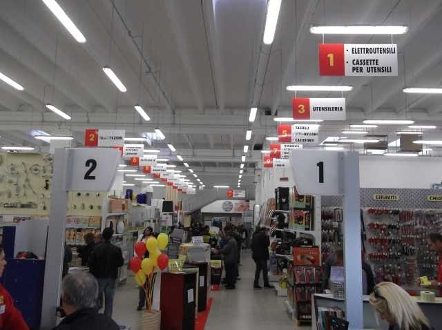 Un’isola di offerte Brico Ok a La Maddalena 3