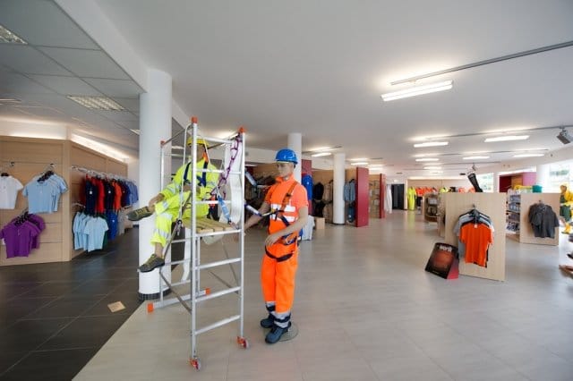 Torricella Ettorino: la ferramenta cambia veste 4