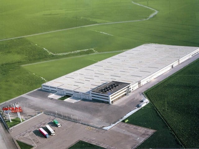 Intrac: scaffalature e banchi cassa per il punto vendita 4