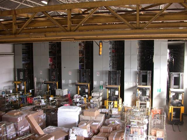 La merce sfiora gli scaffali: quando si dice velocità nelle consegne 6