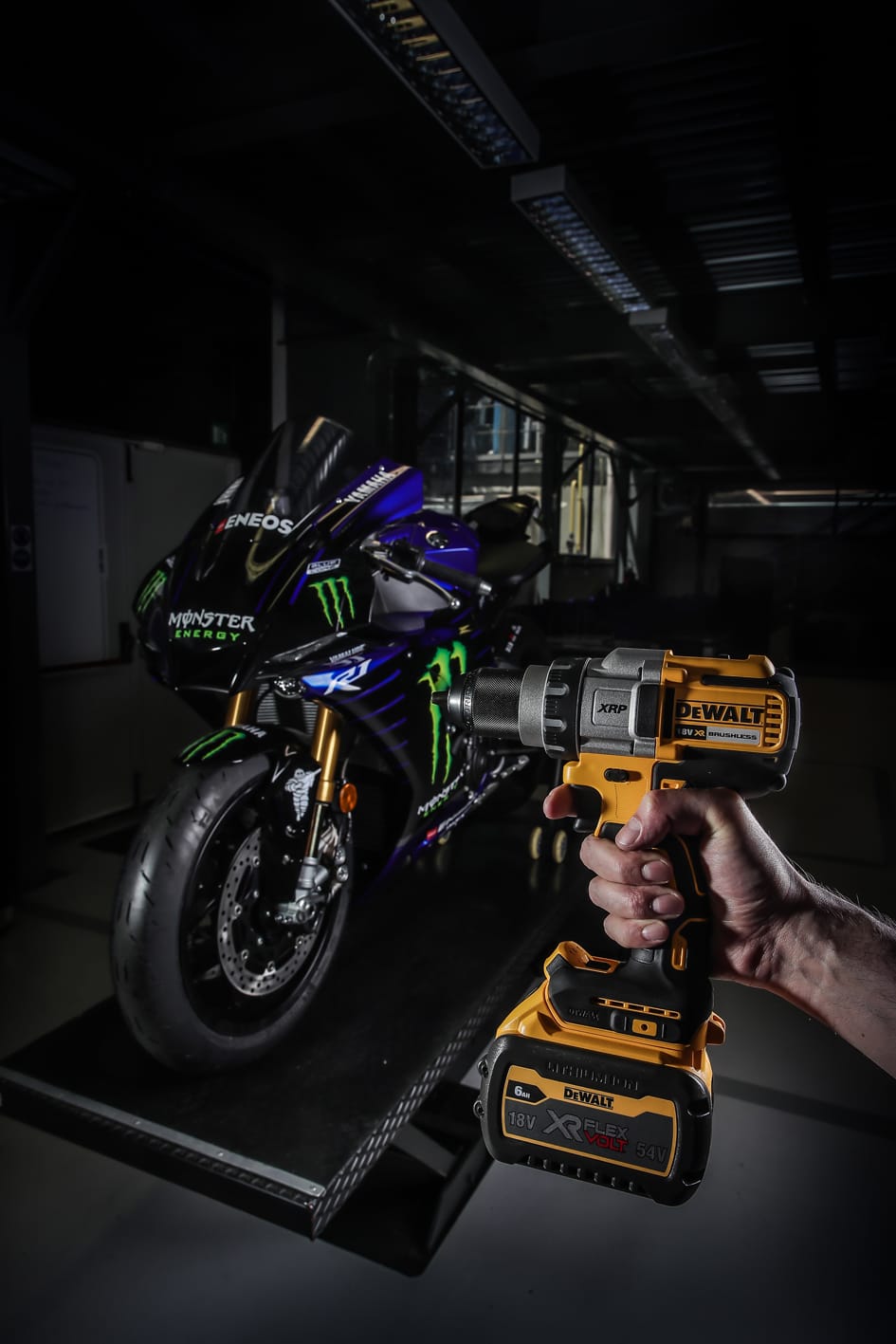 DEWALT scende in pista con Yamaha 4