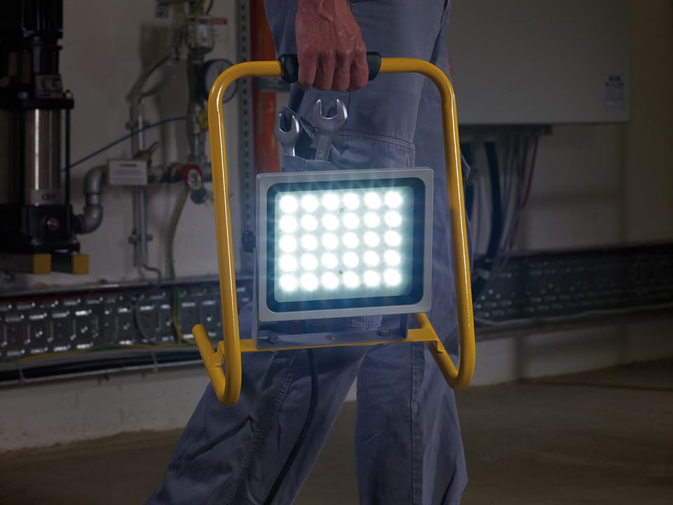 I proiettori a led portatili per gli artigiani 6
