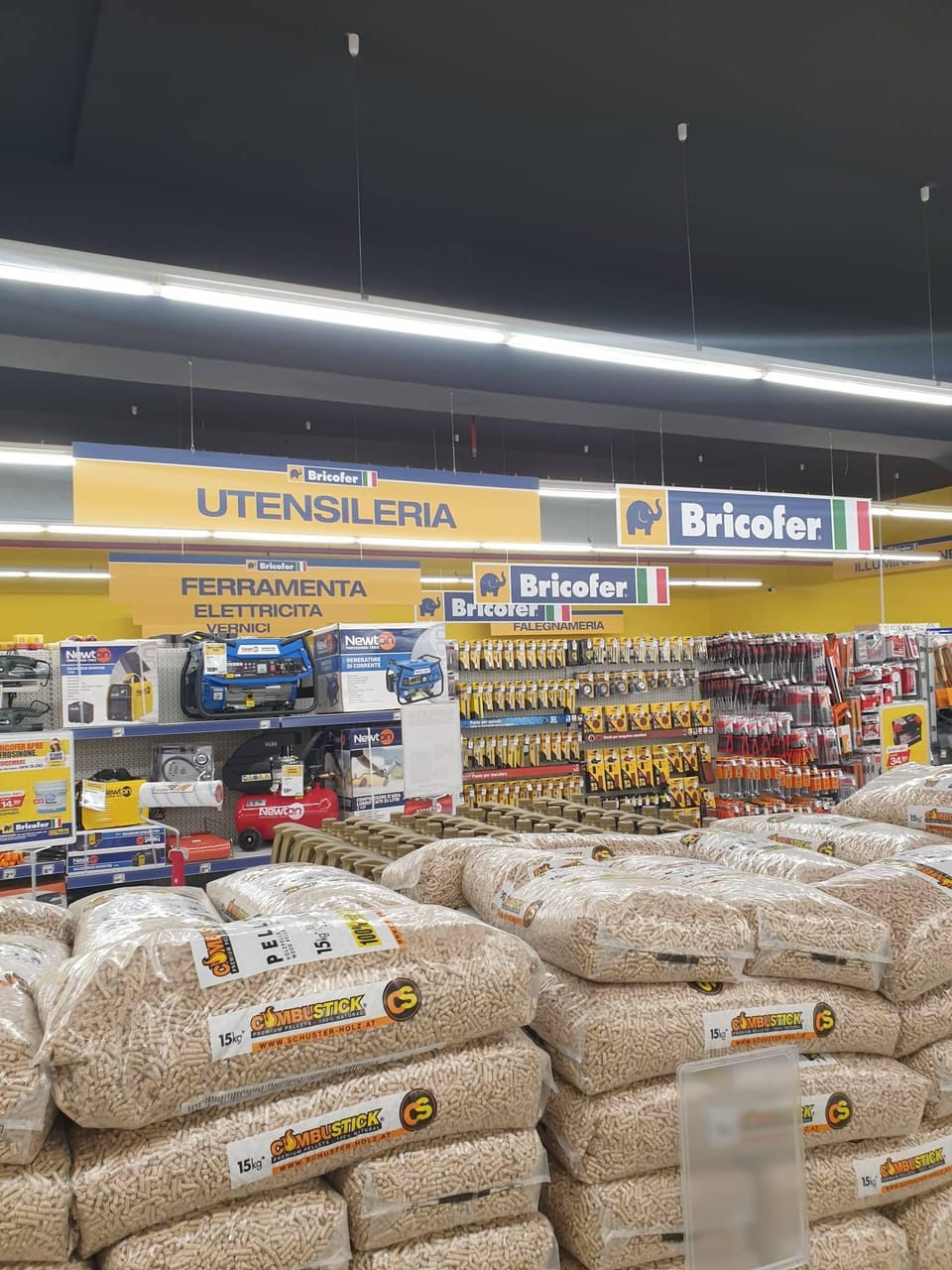 Bricofer ha aperto a Frosinone il suo primo Shop in Shop nella GDO food 4