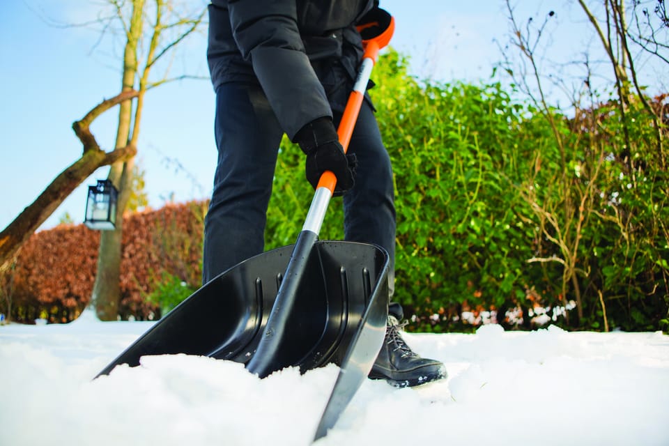 Attrezzi da neve affidabili e duraturi 2