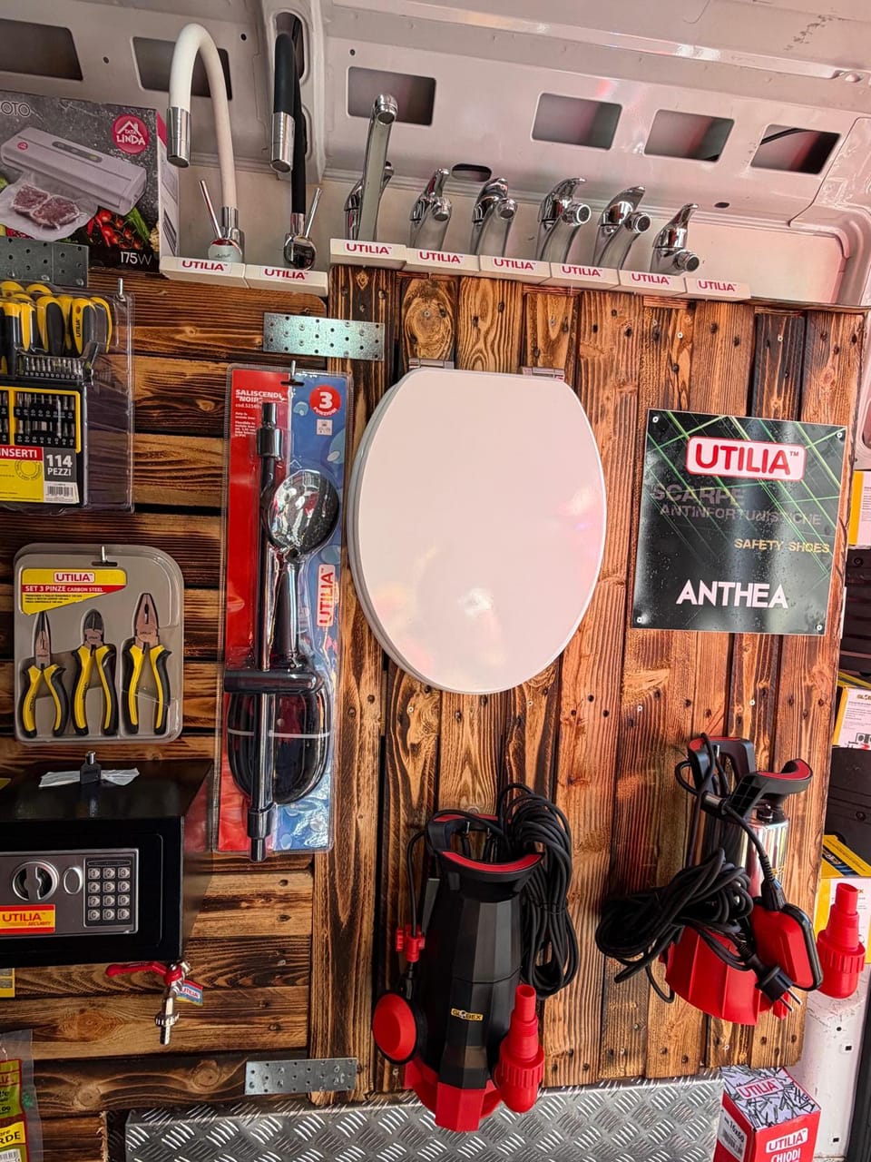 Il Van di Fratelli Vitale: uno showroom itinerante che porta i marchi esclusivi direttamente dal rivenditore 2