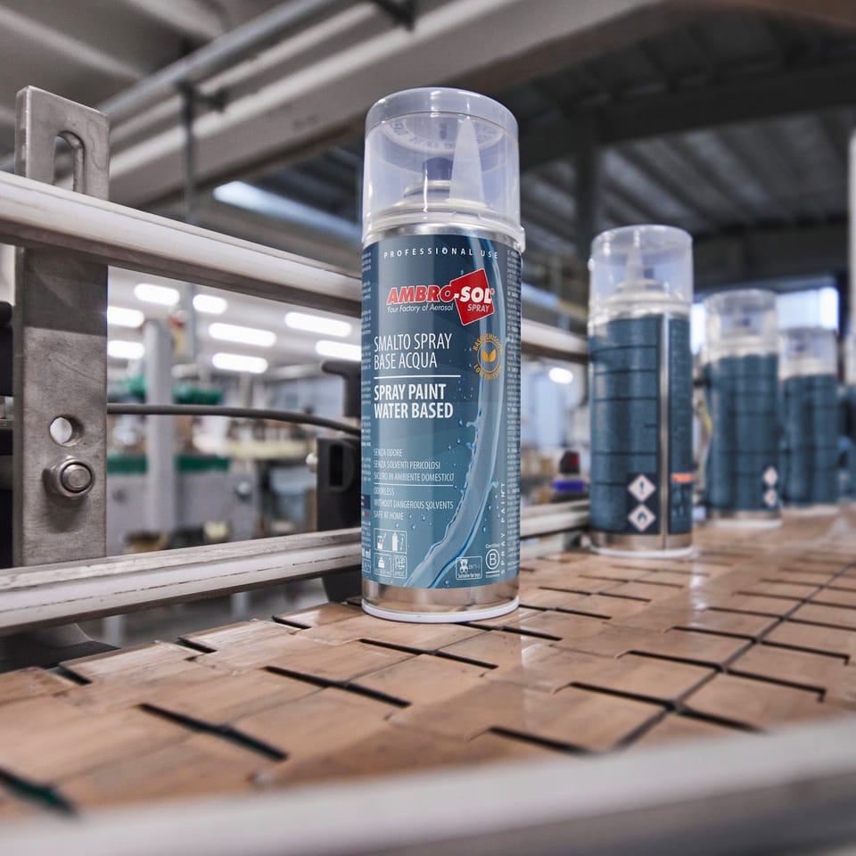Smalto spray all'acqua 2