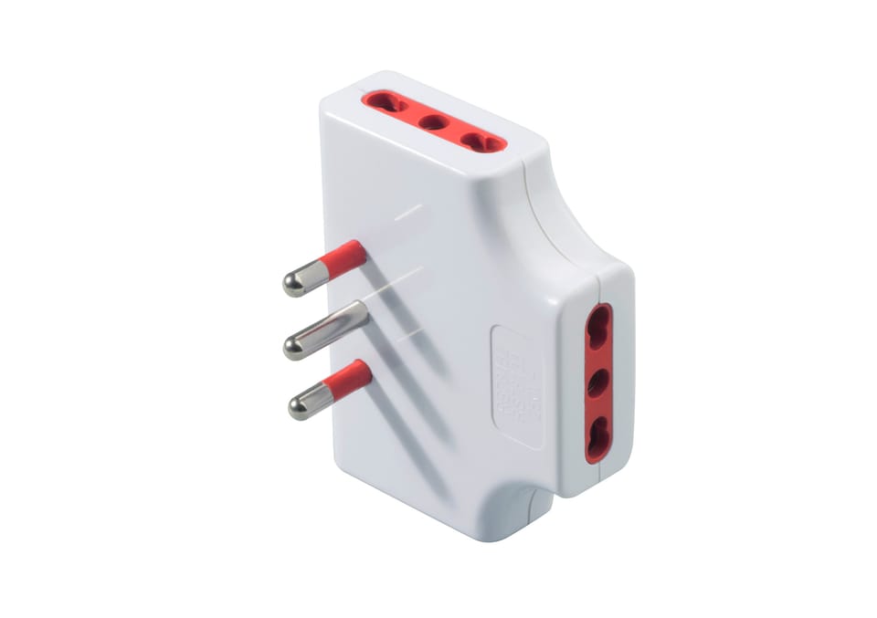 Adattatore triplo Emilia Extra-piatta 2