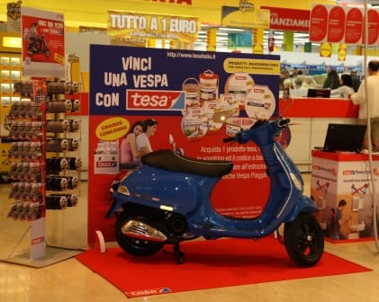 Tesa regala una Vespa 2